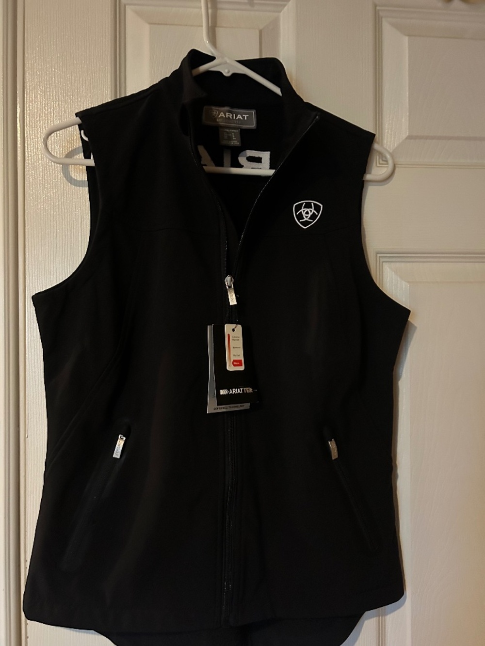Ariat Women’s Black Softshell Full Zip Vest Size S NWT